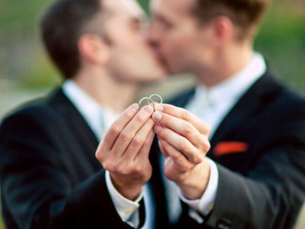 В Армении официально запретили однополые браки