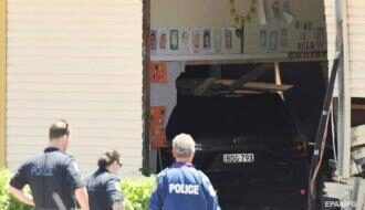 В Австралии джип въехал в здание школы, есть жертвы