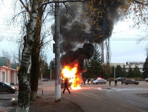 В Балашове пожарные тушили горевший трактор
