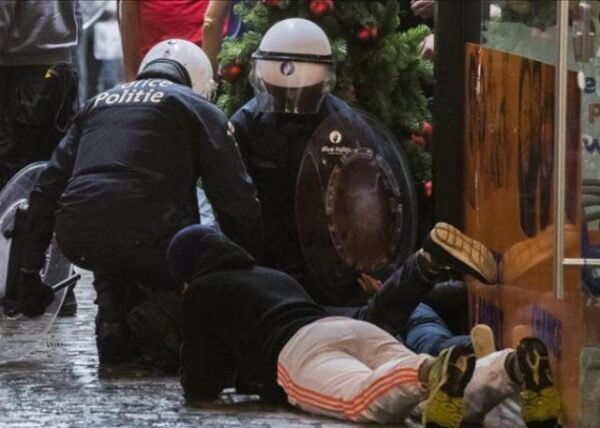 В Брюсселе в ходе массовых беспорядков задержано 16 человек