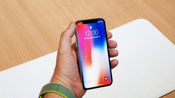 В центре Москвы у безработного мужчину украли 3 iPhone X