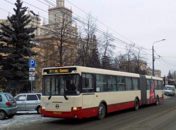 В Екатеринбурге кондукторша высадила из автобуса школьника-инвалида