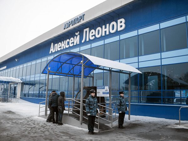 В Кемерове с самолета сняли москвича, который пугал пассажиров