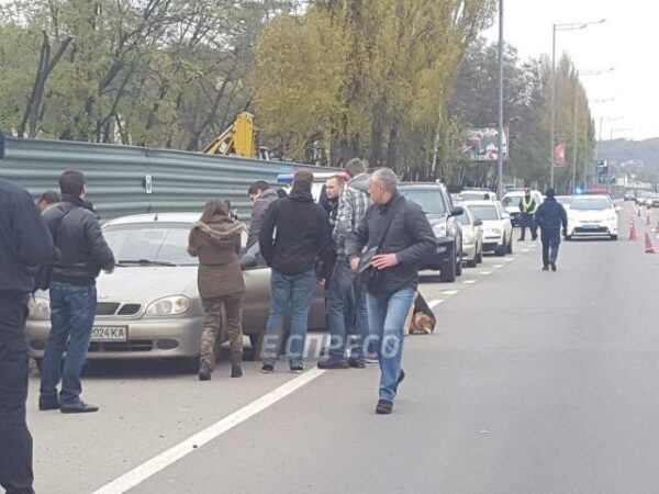 В Киеве в одном из авто обнаружили мертвого водителя