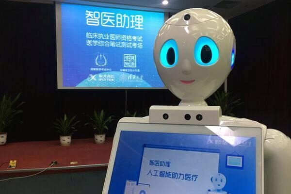 В Китае робот сдал экзамен на врача