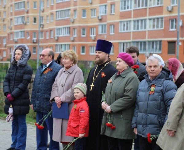 В Коммунарке население организовало митинг по факту гибели девочки в ДТП