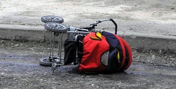 В Молдавии под колеса пьяного водителя бросился "пьяный" младенец в коляске