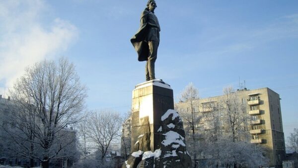 В Нижнем Новгороде завершилась реставрация памятника Максиму Горькому