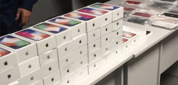 В Одессе у прилетевшего украинца изъяли более 40 iPhone X
