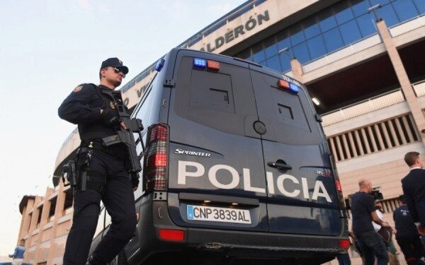 В одном из банков Мадрида мужчина захватил заложников