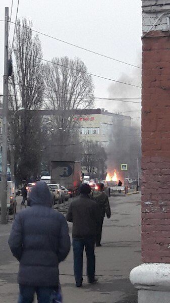 В Пензе утром легковой автомобиль загорелся на улице