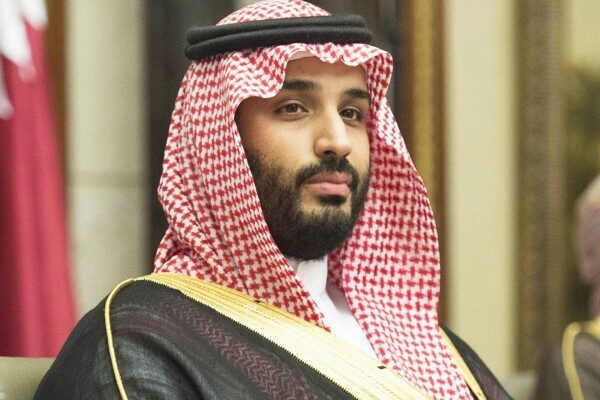 В Саудовской Аравии нашли обломки вертолета, на котором находился принц