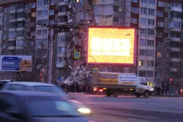 В школе, где разместили жильцов обрушившегося дома в Ижевске, объявлена угроза взрыва