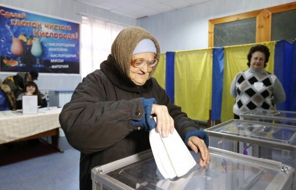 В Украине только 16% готовы голосовать за Порошенко