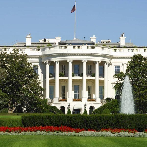 В Вашингтоне неизвестного задержали при проникновении в Белый дом