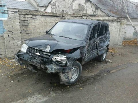 В Вольске молодой водитель внедорожника устроил массовую аварию