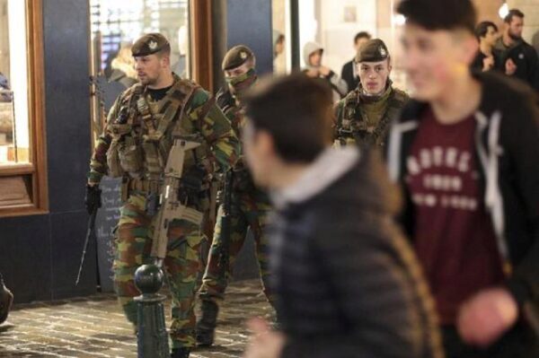 В центре Брюсселя сотни фанатов рэпера устроили массовые беспорядки — милиция бессильна