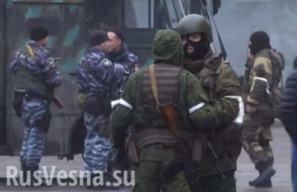 В центре Луганска замечена бронетехника, в Сети пишут о подготовке арестов руководства ЛНР (ВИДЕО)