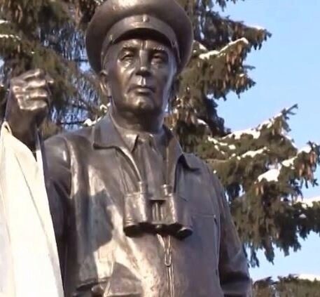 В ЦПКиО Екатеринбурга откроют второй памятник генералу ВДВ. Первый открыли всего год назад