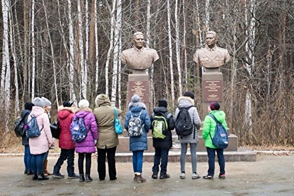 В ЦПКиО к еще не открытому памятнику Маргеловым уже начали водить детские экскурсии