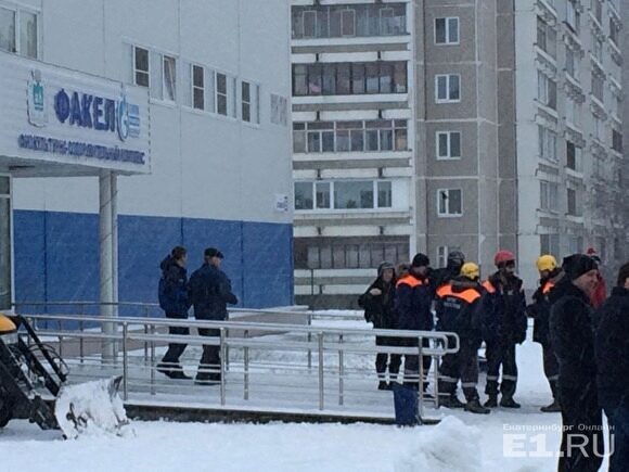 В Екатеринбурге эвакуируют посетителей и персонал спортивного комплекса «Факел»