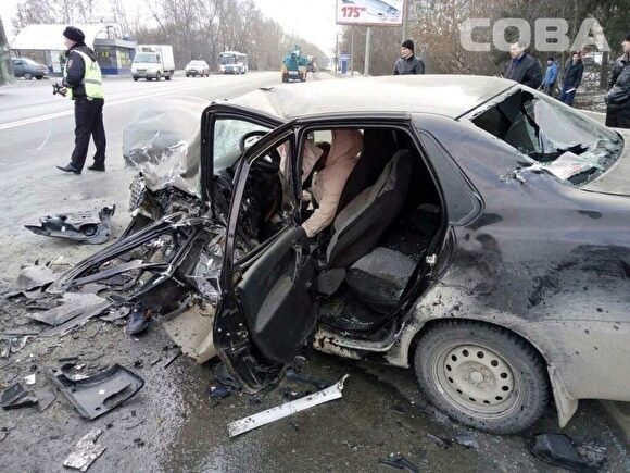 В Екатеринбурге на Уралмаше Touareg протаранил Datsun: двое погибли