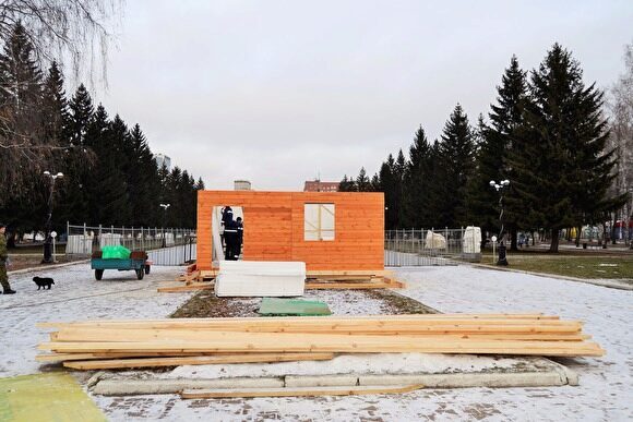 В Екатеринбурге в ЦПКиО начали строить усадьбу Деда Мороза