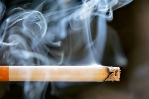 Верховный суд разрешил взыскивать компенсацию с соседей-курильщиков