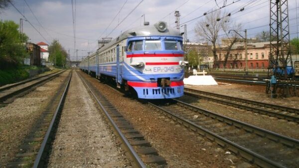 В Харькове мужчина попал под поезд и умер