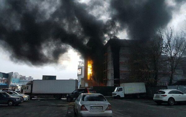 В Киеве зажегся крупный торговый центр