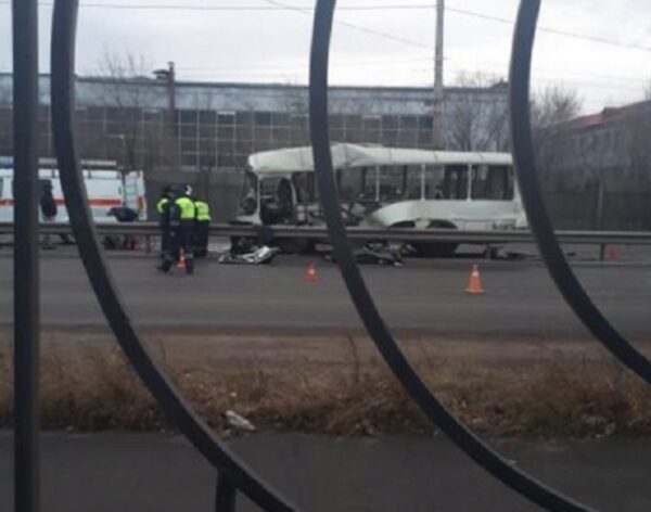 В Красноярске в трагедии погибли шофёр и кондуктор автобуса