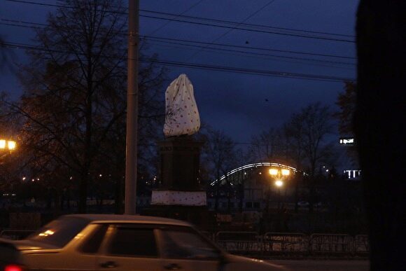 Власти не решили, что делать с памятником Столыпину, который так и не открыл Путин