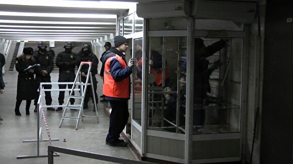 В метро Екатеринбурга продолжают сносить киоски
