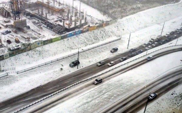 Во Владивостоке из-за сильного снегопада произошло 42 ДТП