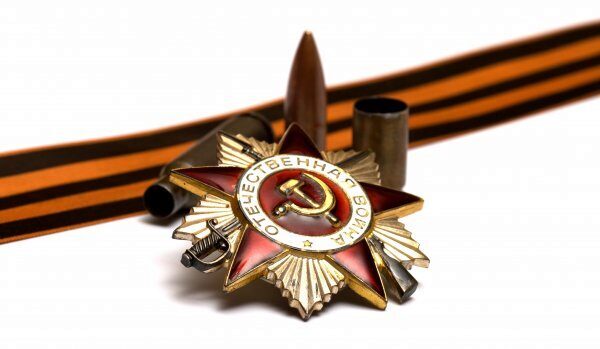 Житель Волгограда решил обменять боевые награды деда на вейп