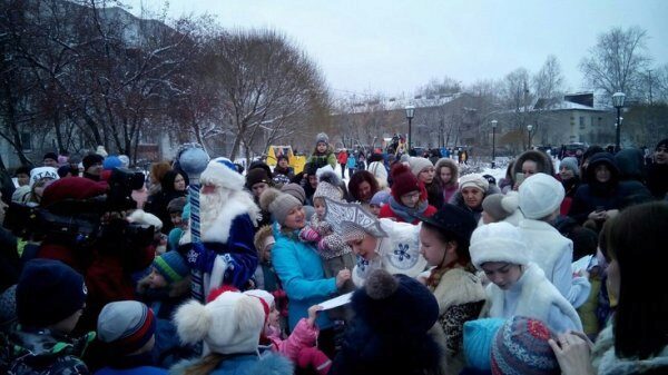 Жители Тюмени устроили давку на празднике у Деда Мороза