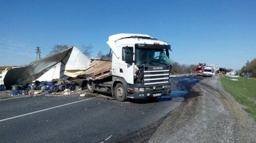 22 декабря около 21:00 на трассе Тюмень-Омск столкнулись "ГАЗель" и грузовик