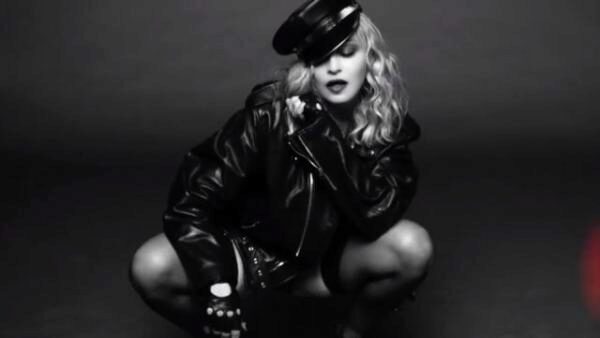 59-летняя Мадонна в чулках снялась в откровенном видео
