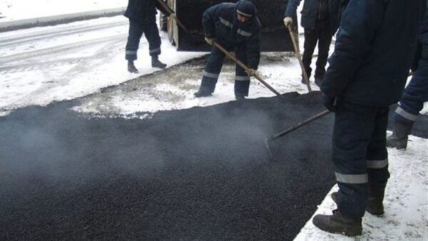 Администрация Нижнего Новгорода прокомментировала укладку асфальта на снег