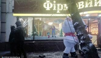 Активисты Саакашвили разгромили магазин «Рошен» возле СИЗО СБУ