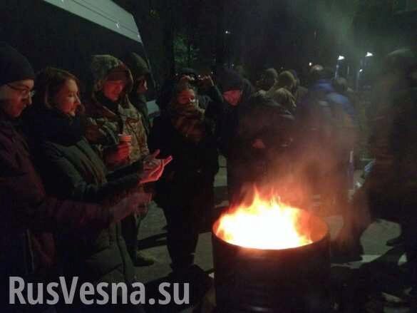 «Активисты» выдвинули требования к заблокированному телеканалу NewsOne (ВИДЕО)