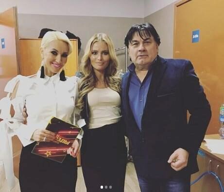 Александр Серов преподнес 50 тысяч рублей Дане Борисовой на алименты экс-супругу