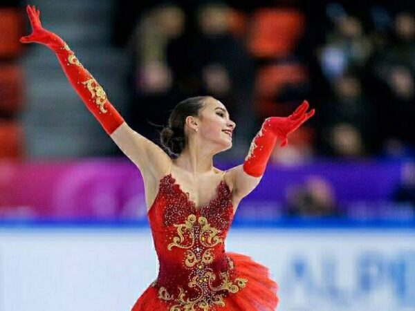 Алина Загитова стала чемпионкой РФ по фигурному катанию