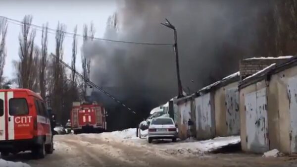 Автосервис сгорел в Липецке (видео)
