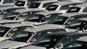 Более 4,4 трлн рублей потратили россияне на покупку автомобилей в 2017 году