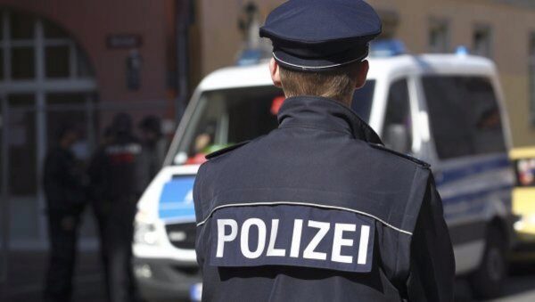 Чернокожий в одном белье избил ногами женщину в Германии