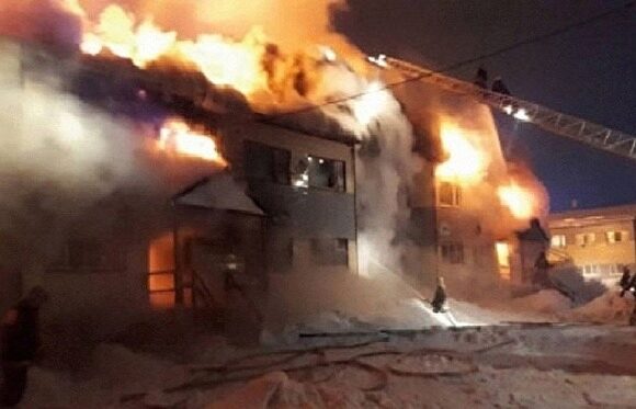 Число жертв пожара в жилом доме в Красноселькупе выросло до семи человек