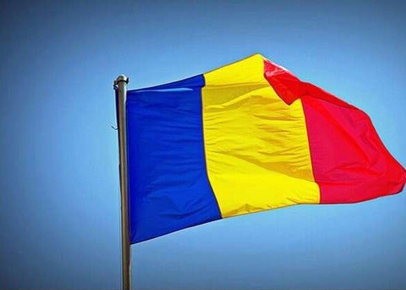 C Румынского культурного центра в Черновцах сорвали флаги