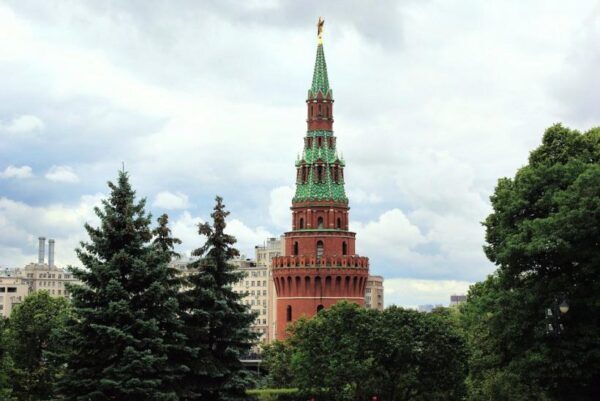 Допуск в Кремль и на Красную площадь ограничат 26 декабря?