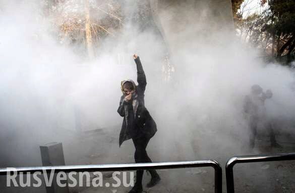 Два человека погибли в ходе протестов в Иране